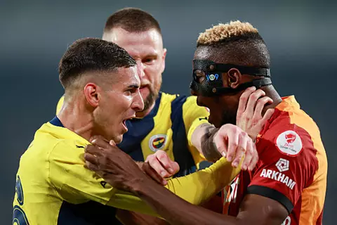 قمة شهدت 4 بطاقات حمراء.. فنربخشة يودع كأس تركيا أمام جالاتا سراي (فيديو)